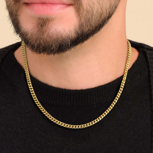 person wearing 8mm stainless steel Cuban chain necklace hip hop style