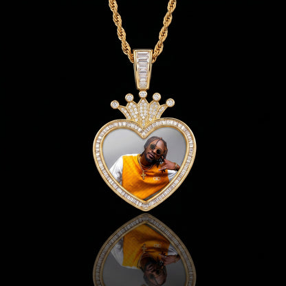 crown heart pendant Font view
