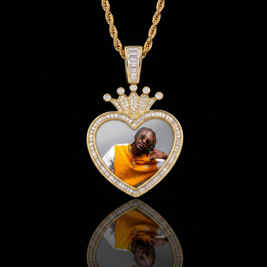 crown heart pendant Font view
