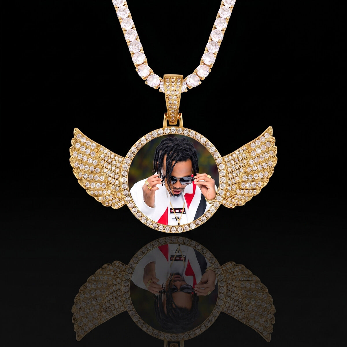 18K gold circle chain with wings pendant front view