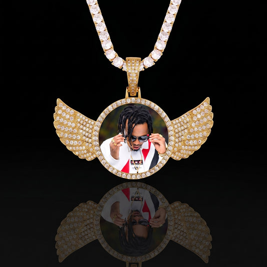 18K gold circle chain with wings pendant front view